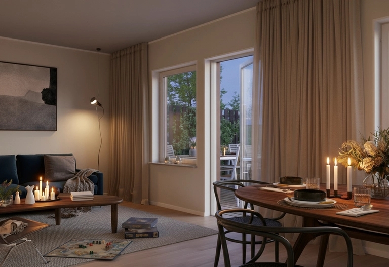 Höstkväll i vardagsrum med spel på golvet.