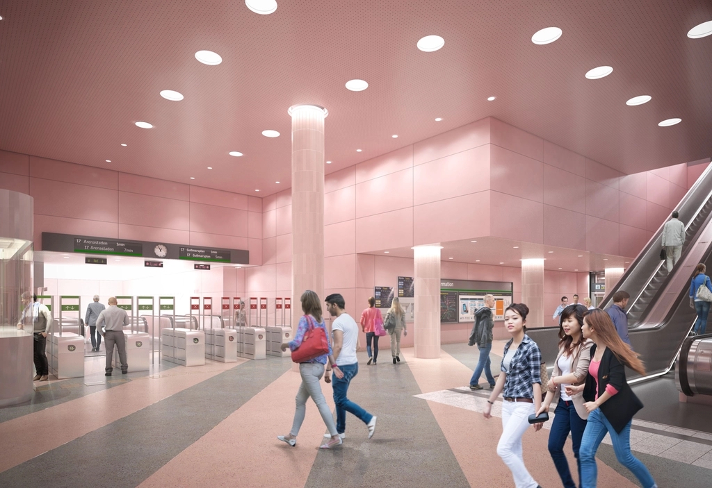 Ljust rosa tunnelbanestation med flera resenärer, biljettslussar till vänster och rulltrappor till höger.