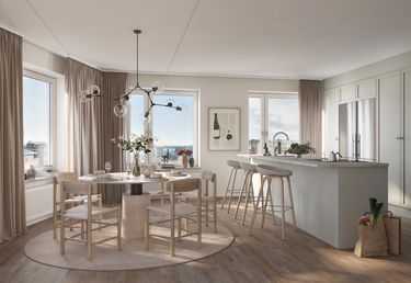 Modernt kök och matplats med ljusa trämöbler, pendellampa, stora fönster och utsikt över staden.