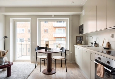 1 rok i Grönskan där bilden visar kök och matplats.