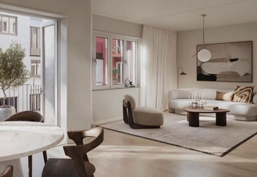 Modernt vardagsrum med neutrala toner, stora fönster, abstrakt konst och minimalistiska möbler, intill en matplats.